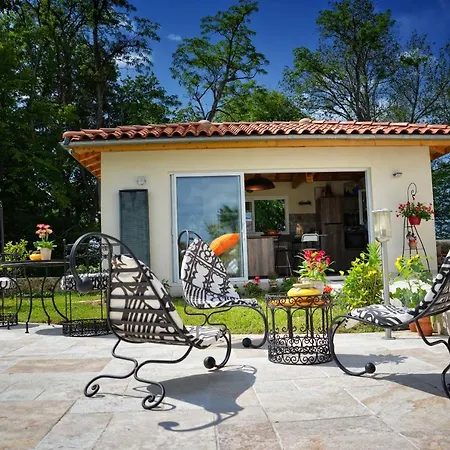 Maison Matachot Bed & Breakfast *